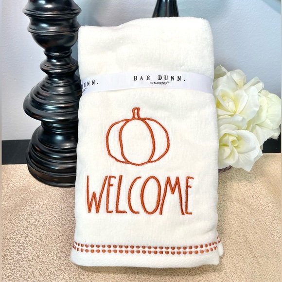 NWT Rae Dunn Set of 2 WELCOME Pumpkin Hand Towels - Picture 5 of 7